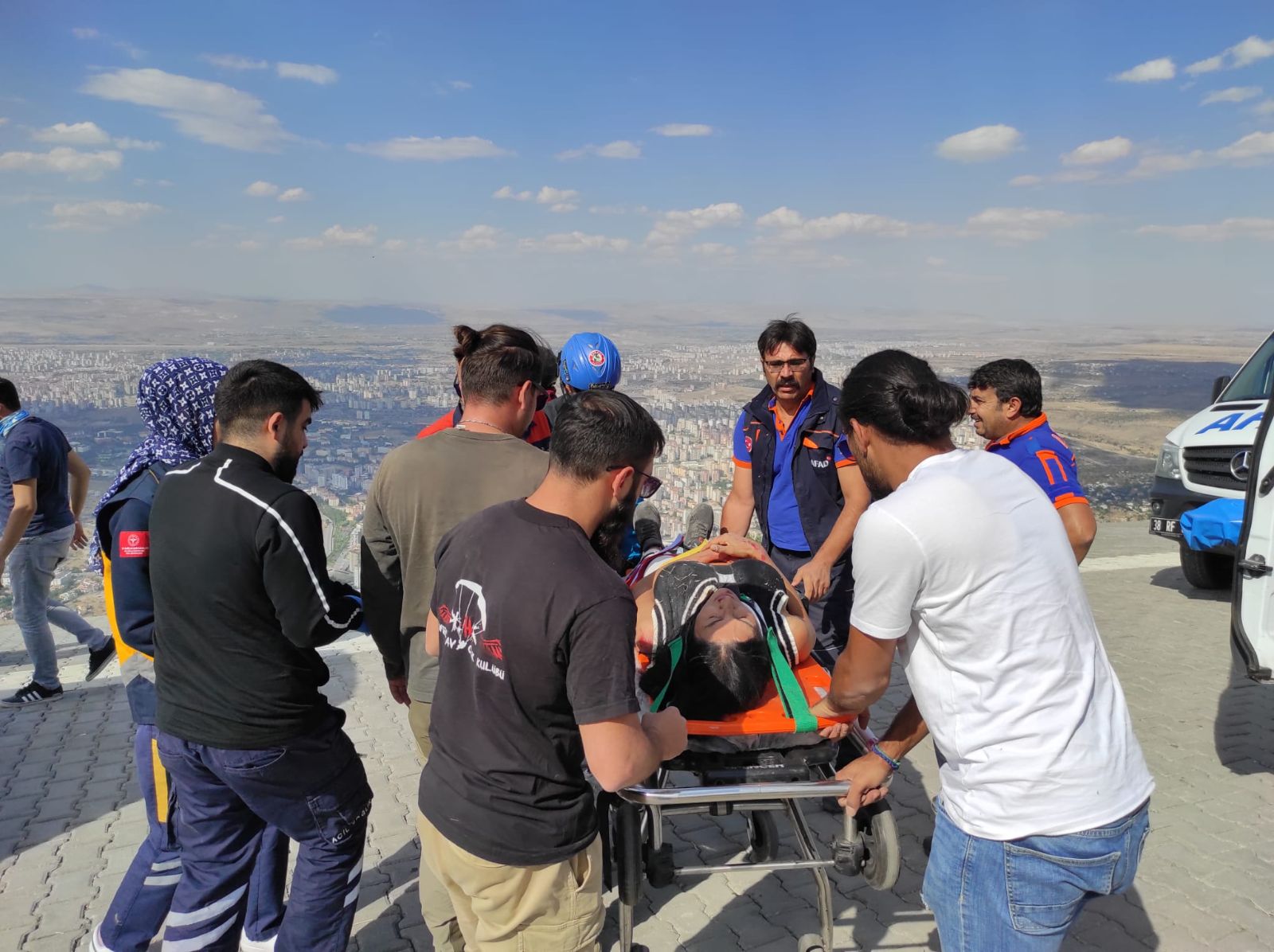 Yamaç paraşütünde ters rüzgar kazası: 2 yaralı
