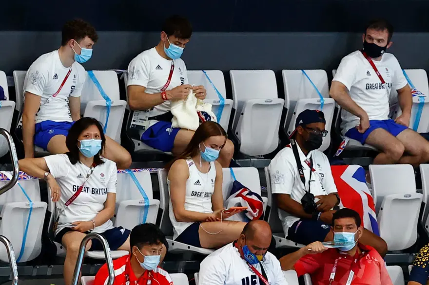Olimpiyat şampiyonu sporcu Tom Daley'in örgü örme hobisi 9