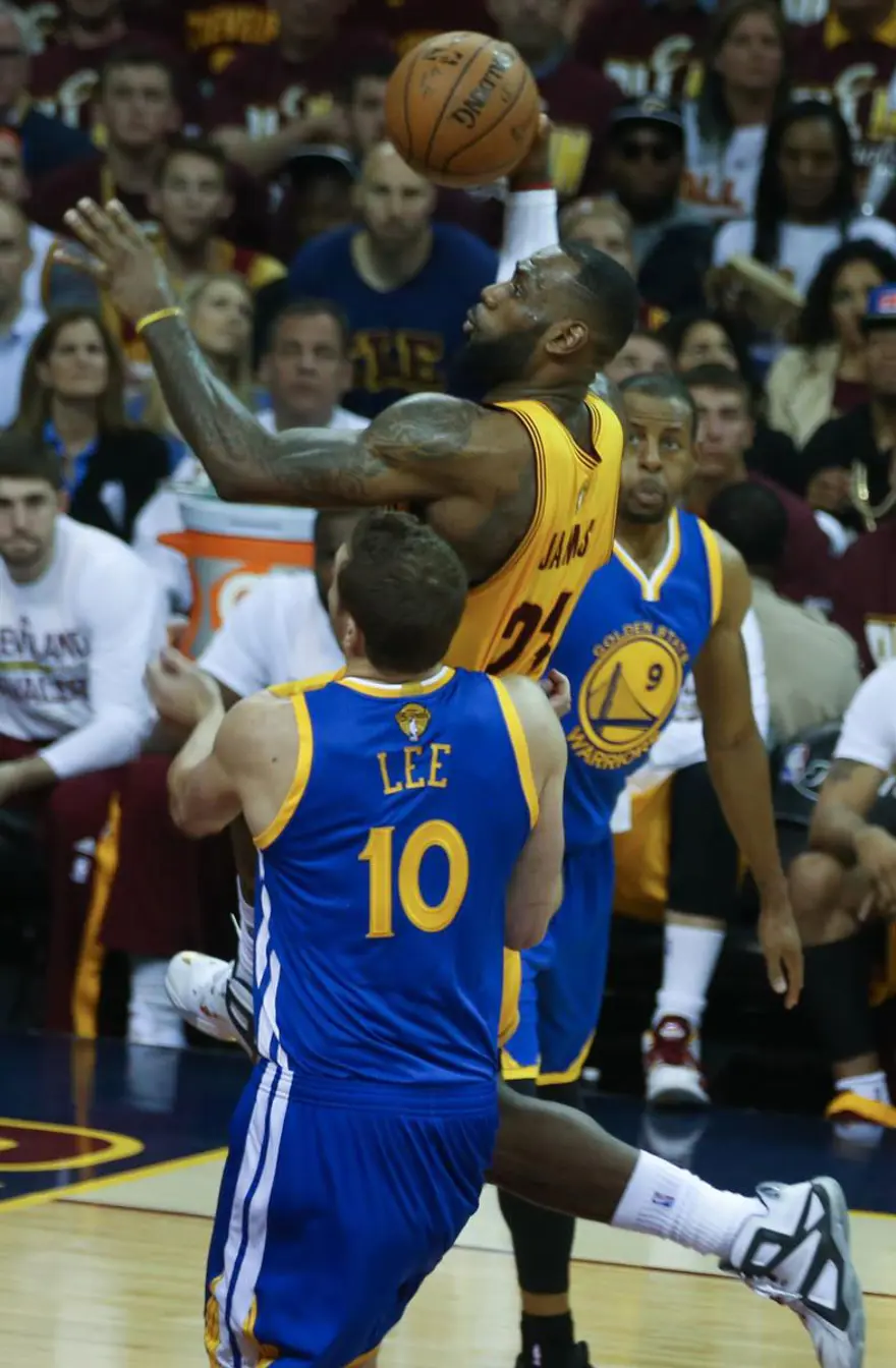 Cavaliers öne geçti , LeBron rekor kırdı 4