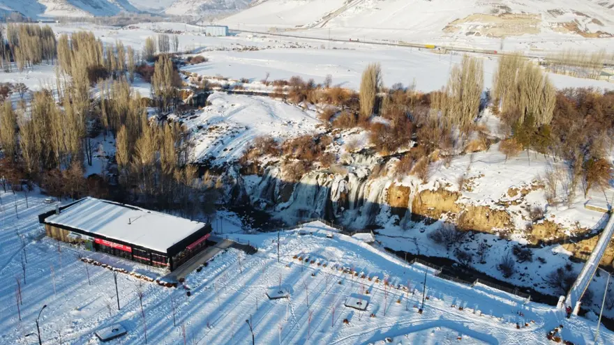Muradiye Şelalesi beyaza büründü 9 Muradiye Şelalesi beyaza büründü 9