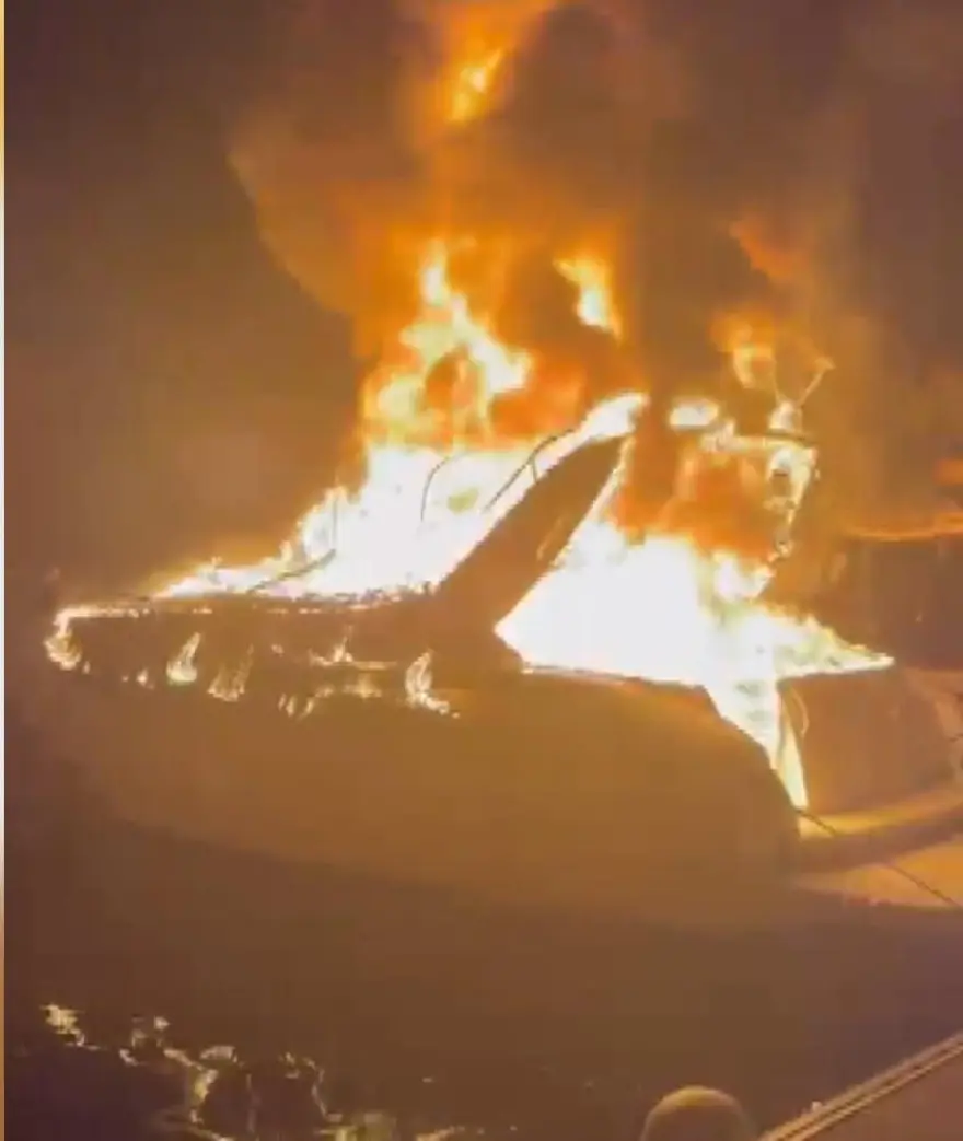 Tuzla marinada 4 tekne alev alev yandı 4 Tuzla marinada 4 tekne alev alev yandı 4