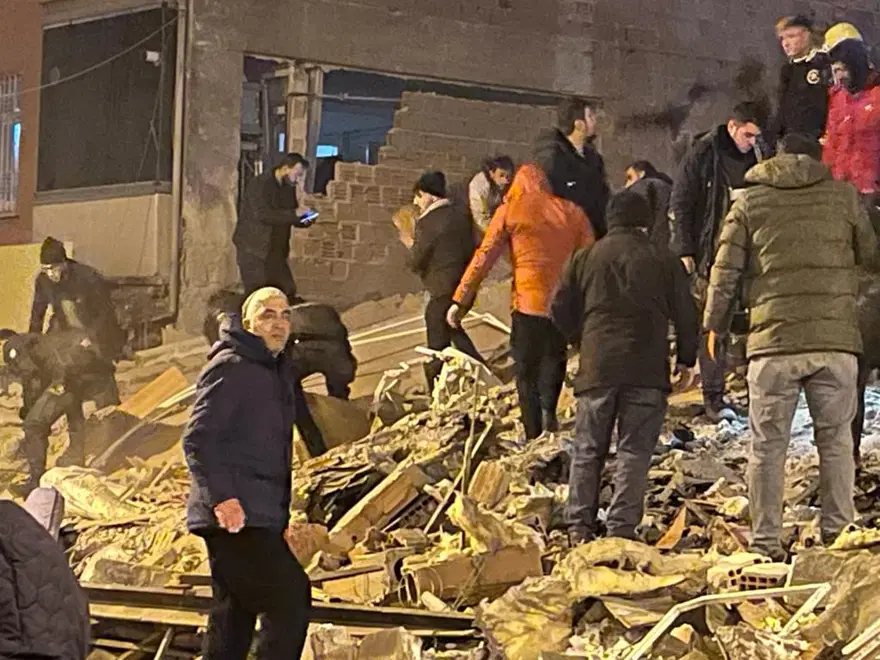 Türkiye yasta | Depremin vurduğu 10 ilden çarpıcı fotoğraflar... 21