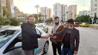 Film gibi cinayet: Otomobilini satmak için kendisine benzeyen kişiyi öldürdü