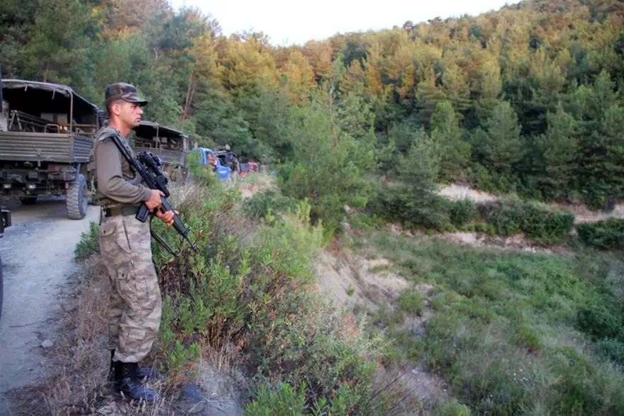 Uyuşturucu tacirleri ormanı yaktı 7 Uyuşturucu tacirleri ormanı yaktı 7