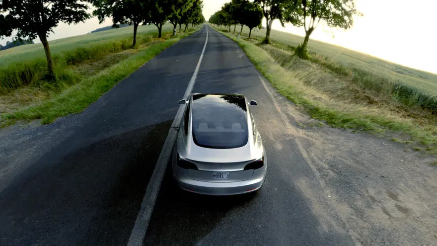 Tesla Model 3 görücüye çıktı 43