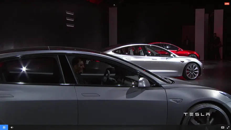 Tesla Model 3 görücüye çıktı 13