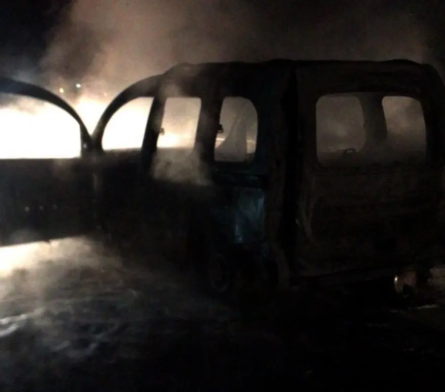 Seyir halindeki araç yandı 3