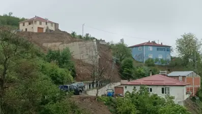 Samsun'da toprak kayması: İstinat duvarı çöktü, bir ev tahliye edildi