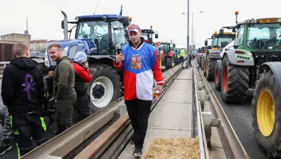 Çek çiftçiler protestoya katıldı: Traktörler Prag şehir merkezinde