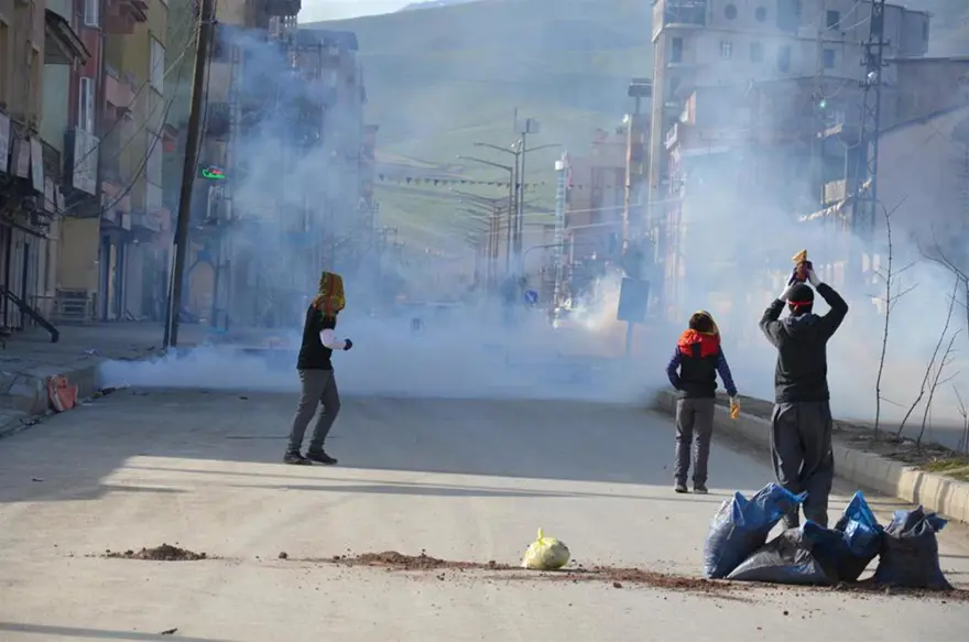 Kimlik kontrolü yapan gruba polis müdahalesi 1