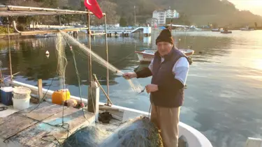 Baba yadigarı tekne ile 40 yıldır balıkçılık yapıyor
