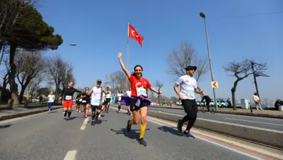 19. İstanbul Yarı Maratonu başladı