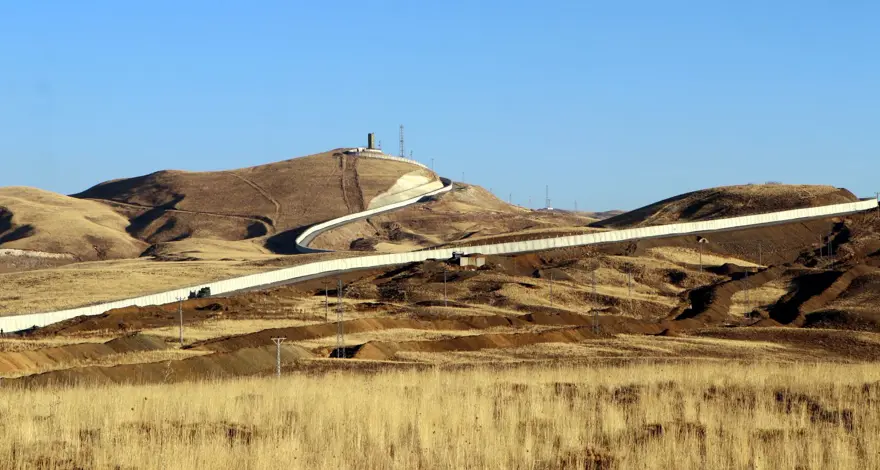 Van-İran sınırına 25 katmanlı güvenlik duvarı!  Yüzde 70'i tamamlandı 3