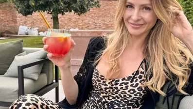 Millie Mackintosh meme kanseri farkındalığı için yarı çıplak poz verdi