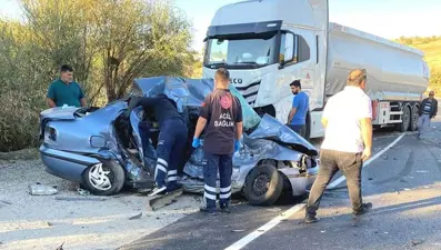 Antalya'da otomobil ile TIR kafa kafaya çarpıştı: 4 ölü