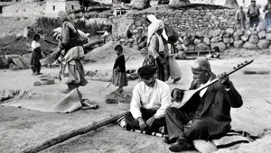 Halk ozanı Aşık Veysel aramızdan ayrılalı 52 yıl oldu: Unutulmaz eserleri hafızalara kazındı Halk ozanı Aşık Veysel aramızdan ayrılalı 52 yıl oldu: Unutulmaz eserleri hafızalara kazındı