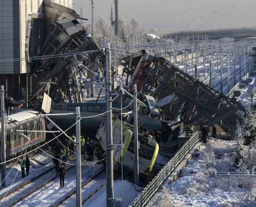 Ankara'da tren kazası: 9 kişi öldü, 84 kişi yaralandı 