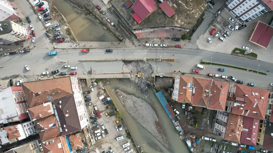 Çayeli'nde sele neden olan köprüler yıkılıyor 16 Çayeli'nde sele neden olan köprüler yıkılıyor 16