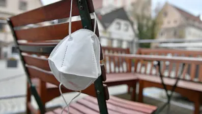 Avusturya’da Omicron varyantı nedeniyle dışarıda maske kullanma zorunluluğu getirildi