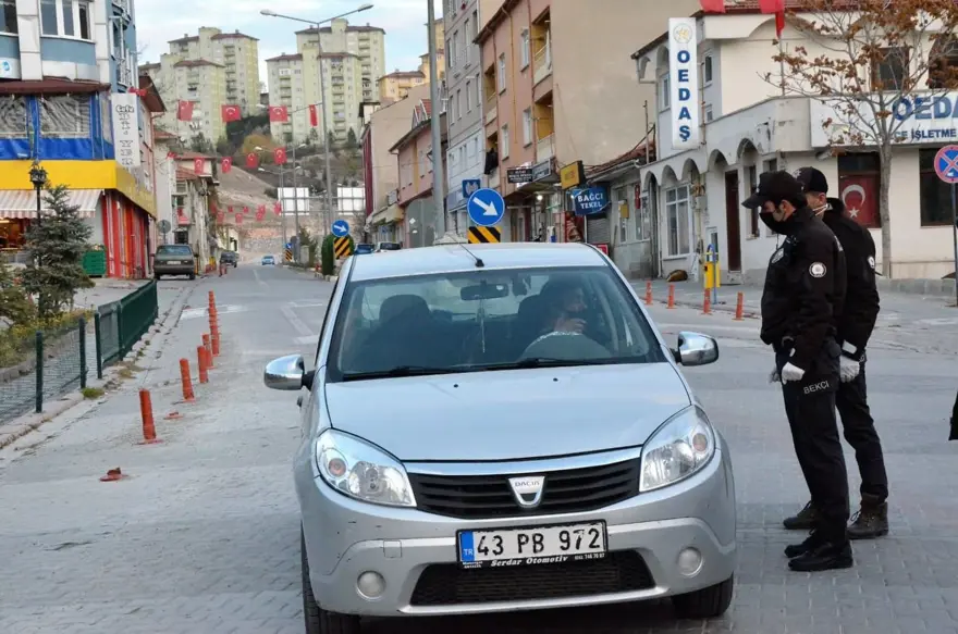 Nüfusunun yüzde 70'i karantinada olan ilçede sıkı denetim 1