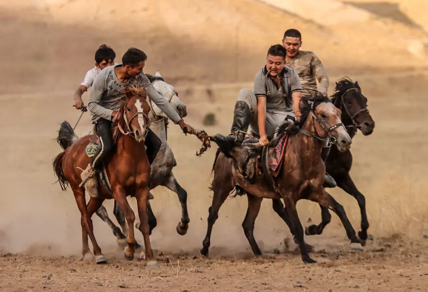 Van'daki Kırgız Türkleri ülkelerinin 31. bağımsızlık yıl dönümünü kutladı 6 Van'daki Kırgız Türkleri ülkelerinin 31. bağımsızlık yıl dönümünü kutladı 6