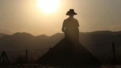 Milyonluk nöbet başladı: Güneş doğunca çalışıyor, batınca nöbete başlıyorlar