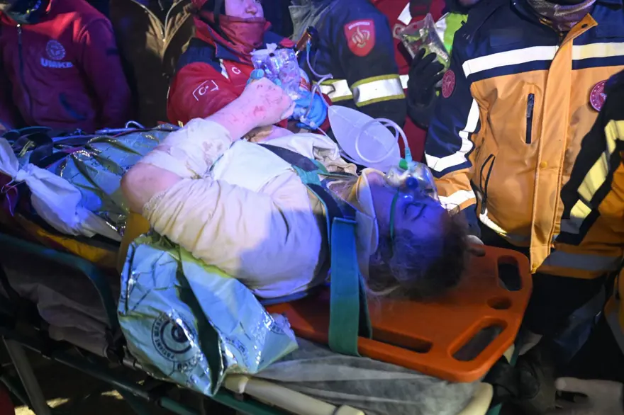 Deprem bölgesinden mucize kurtuluşlar 112