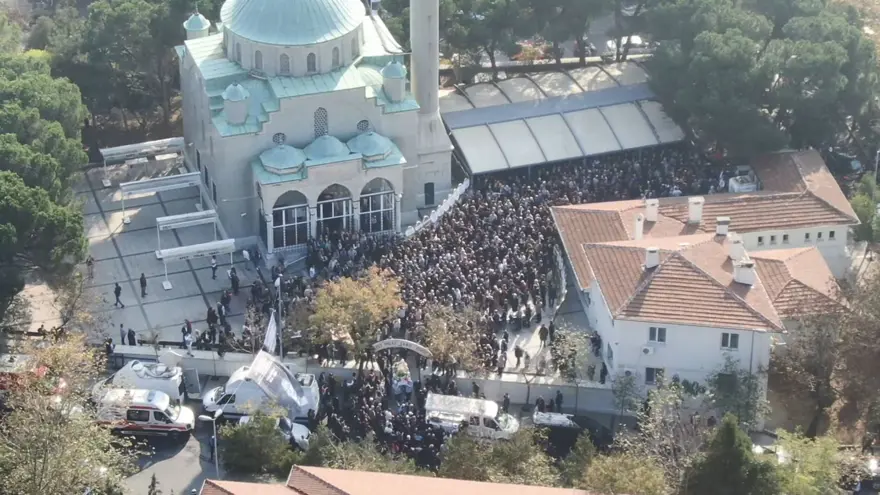 Usta sanatçı Yıldız Kenter son yolculuğuna uğurlandı 14