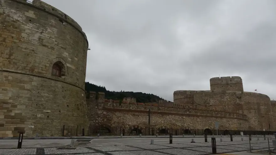 Çanakkale’de, 252 yıllık tarihi Namazgah Tabyası'nın sur duvarları restore ediliyor 12 Çanakkale’de, 252 yıllık tarihi Namazgah Tabyası'nın sur duvarları restore ediliyor 12