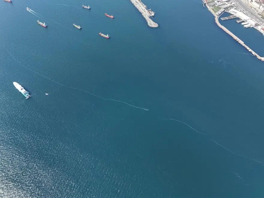 İstanbul açıklarında endişe yaratan görüntü: Sarayburnu’ndanBakırköy’e kadar uzanıyor 8