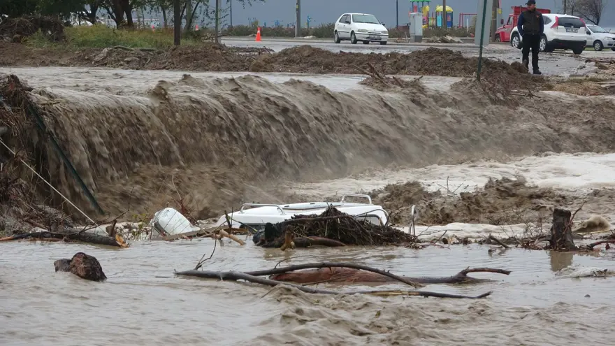 Çanakkale'de sağanak: Cadde ve sokaklar göle döndü 19