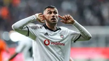 Burak Yılmaz, Beşiktaş'ta Şenol Güneş'in yardımcısı oldu