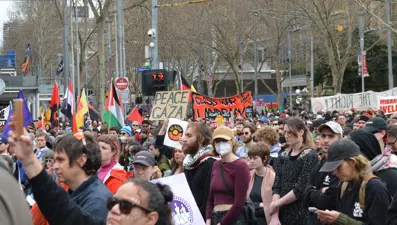Avustralya'da on binler bir kez daha Gazze için yürüdü