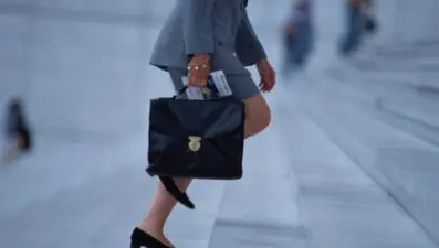 Stresli ve yoğun çalışan kadınlar erken menopoza giriyor