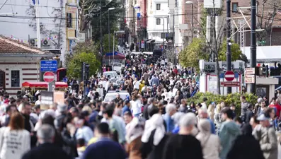 İstanbullular kendilerini dışarı attı: Trafik yoğunluğu yüzde 70'i geçti