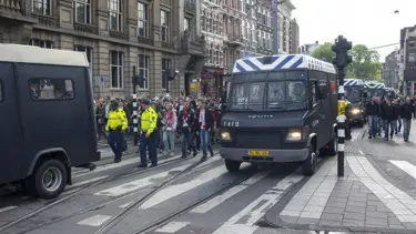 Hollanda'da 100 Fransız taraftar gözaltına alındı