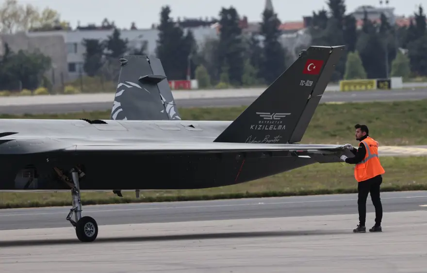 Kızılelma, TEKNOFEST'e katılmak için Atatürk Havalimanı'nda 10 Kızılelma, TEKNOFEST'e katılmak için Atatürk Havalimanı'nda 10