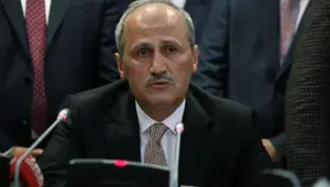 Bakan Turhan: Yenikapı kruvaziyer limanı ile İstanbul'a 3 milyon turist gelecek