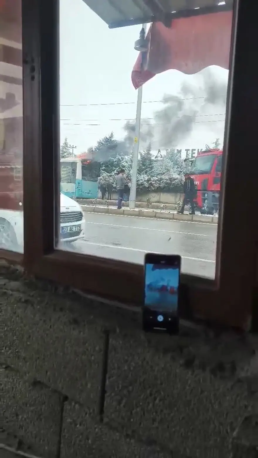 Belediye otobüsündeyangın paniği Belediye otobüsündeyangın paniği