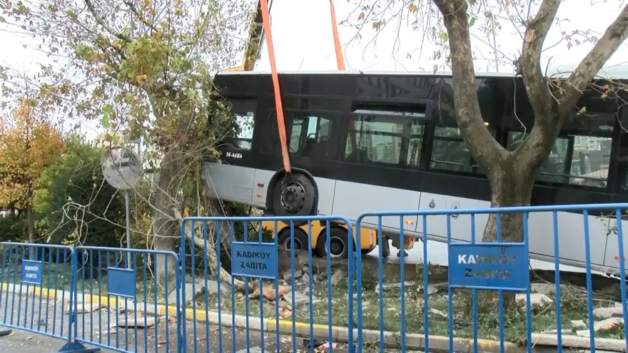 İstanbul'da metrobüs kazası 6