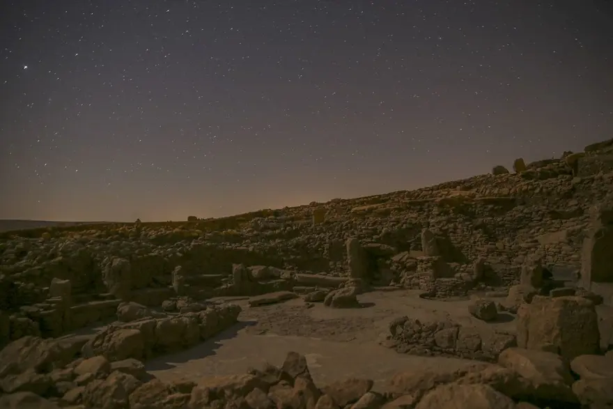 Neolitik dönemin önemli merkezi 'Karahantepe' yıldızların altında 13