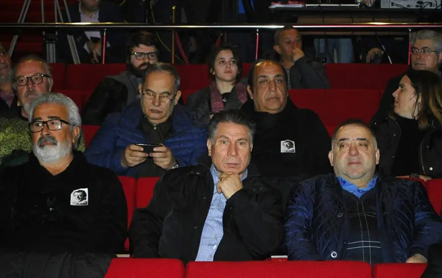 Münir Özkul son yolculuğuna uğurlandı 16 Münir Özkul son yolculuğuna uğurlandı 16