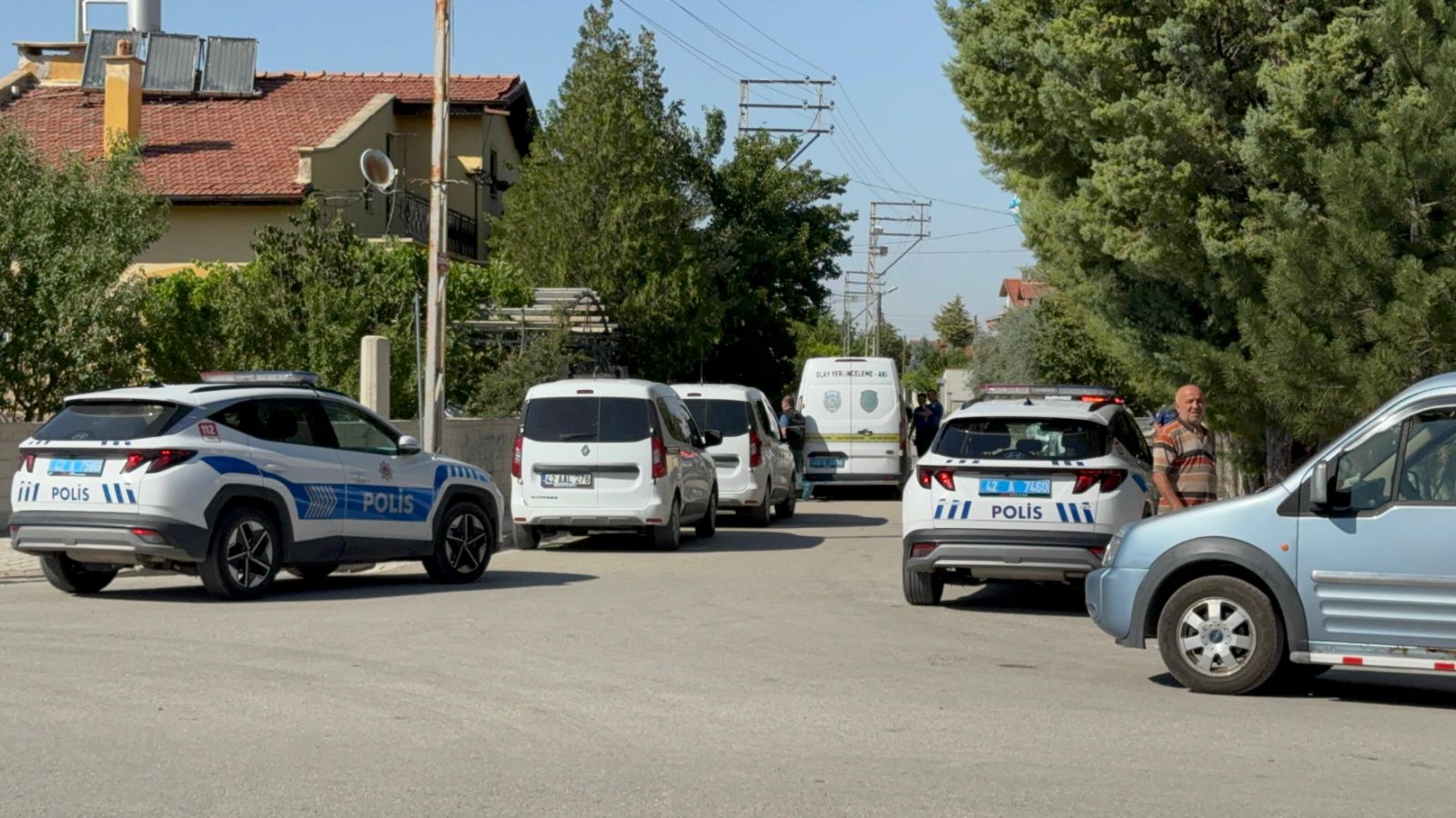Annesi ile ablasını bıçaklayıp intihar girişiminde bulundu