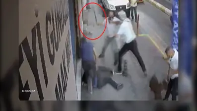 Taksici kemerle müşteriyi darp etti (O anlar kamerada)