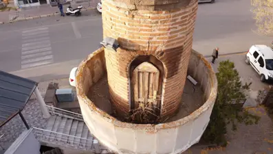 5 asırlık minare drone ile görüntülendi