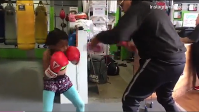 8 yaşındaki boksör kız antrenman videosuyla ilgi odağı oldu