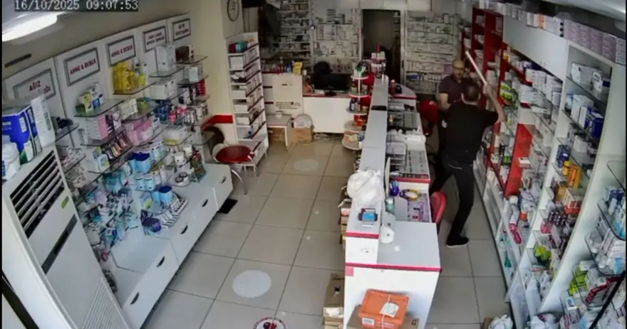 Eczanede eski reçete kavgası: Sopayla saldırdı 2 Eczanede eski reçete kavgası: Sopayla saldırdı 2