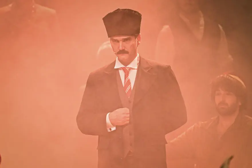 "Cumhuriyete Doğru" oyunu Ankara'da "perde" dedi 19 "Cumhuriyete Doğru" oyunu Ankara'da "perde" dedi 19