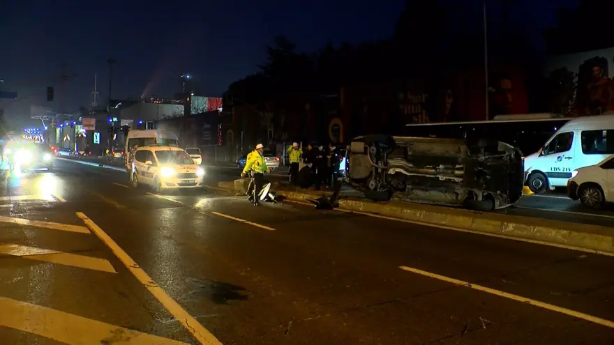 Sarıyer'de servis minibüsü askeri araca çarptı: 1 asker yaralandı 