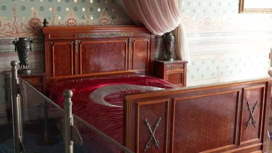 Dolmabahçe Sarayı’na ziyaretçi akını 1 Dolmabahçe Sarayı’na ziyaretçi akını 1